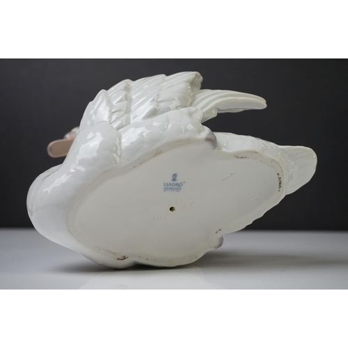 25 - Lladro Porcelain Swan Figure (no. 5231 - 18cm high), together with a Border Fine Arts sculpture of a... 