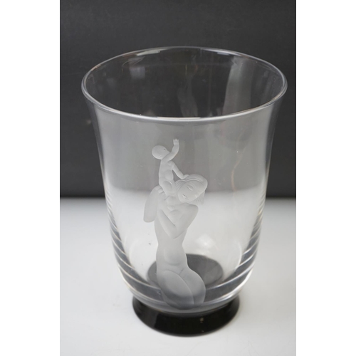 59 - Vicke Lindstrand (1904-1983) for Orrefors - 1930s Clear glass vase with engraved & frosted decoratio... 