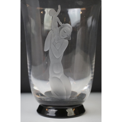 59 - Vicke Lindstrand (1904-1983) for Orrefors - 1930s Clear glass vase with engraved & frosted decoratio... 