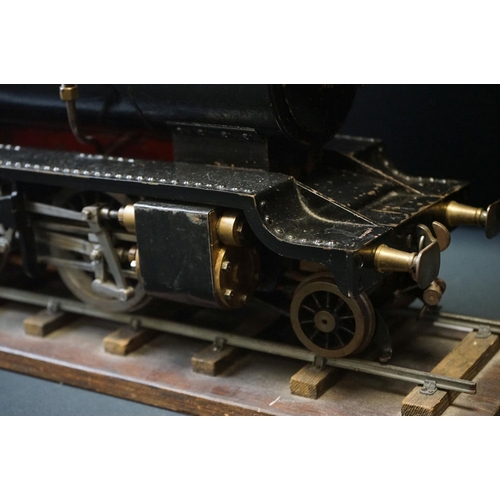 135A - Metal/brass O gauge 2-6-0 steam locomotive painted in black livery, contained ithin wooden box with ... 