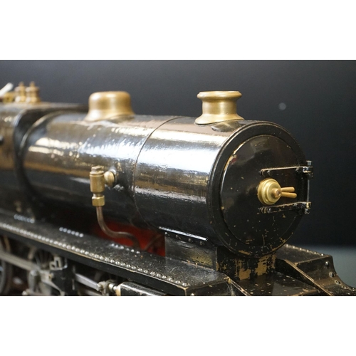 135A - Metal/brass O gauge 2-6-0 steam locomotive painted in black livery, contained ithin wooden box with ... 