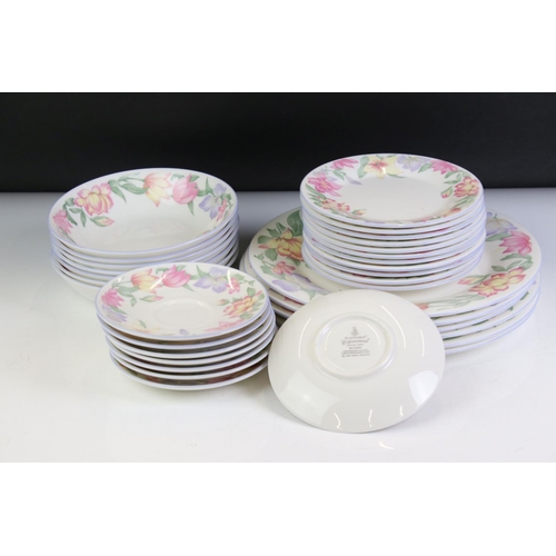 119 - Royal Doulton ' Expressions ' Dinner and Tea ware including 6 Dinner Plates, 7 Bowls, 7 Tea Cups, 8 ... 