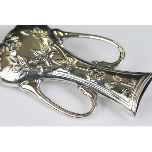 263 - Silver posy brooch in the form of a twin handled vase