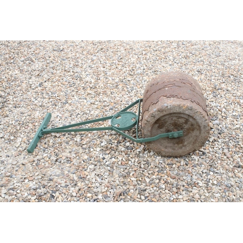 533 - Small Late 19th / Early 20th century garden lawn roller