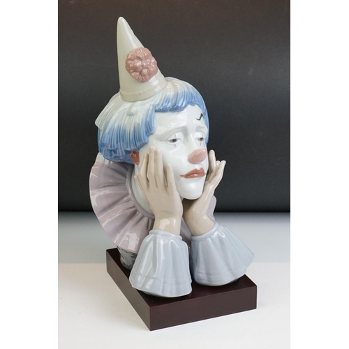 12 - Lladro Jester bust figure, model no. 5129, 30.5cm high, raised on a wooden base