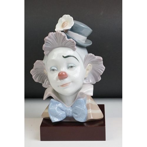 13 - Lladro ' Star Struck ' porcelain clown bust figure, model no. 5610, 22cm high, raised on a wooden ba... 