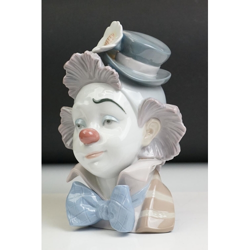 13 - Lladro ' Star Struck ' porcelain clown bust figure, model no. 5610, 22cm high, raised on a wooden ba... 