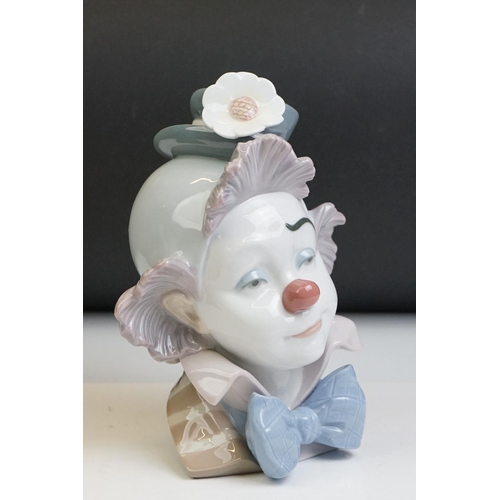 13 - Lladro ' Star Struck ' porcelain clown bust figure, model no. 5610, 22cm high, raised on a wooden ba... 