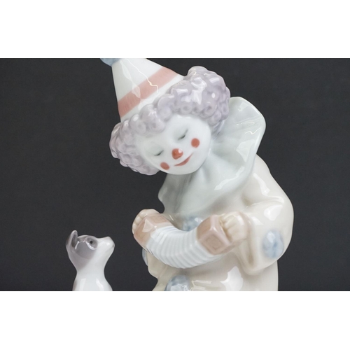 23 - Three Lladro porcelain clown figures to include 5813 ' Having A Ball ', 5279 ' Pierrot With Concerti... 