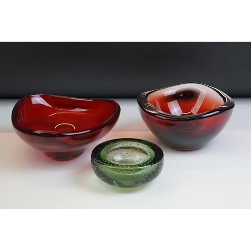 38 - Whitefriars Green Glass Bubble Control Lipped Bowl, 10cm diameter together with two Red Glass Bowls