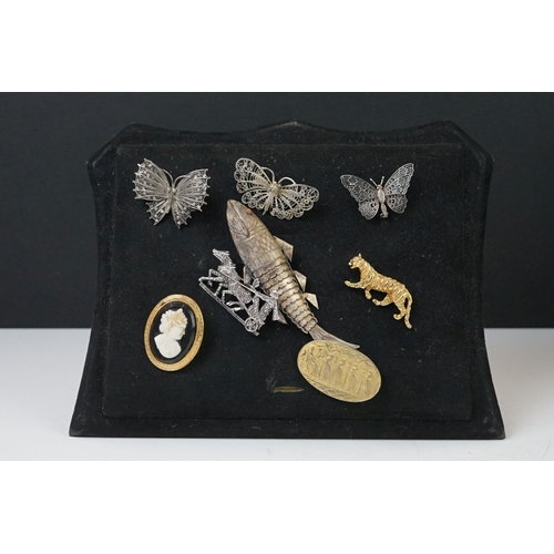 205 - A small collection of brooches to include filigree Butterflies together with two display stands.