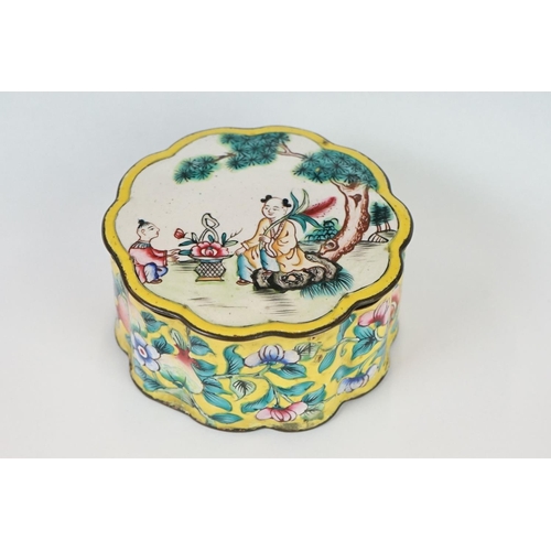 218 - A collection of three oriental cloisonné enamel trinket boxes together with a similar lidded jar.