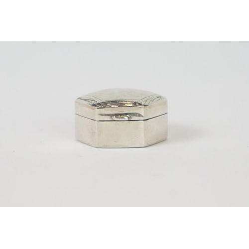 278 - Silver hexagon shaped pillbox