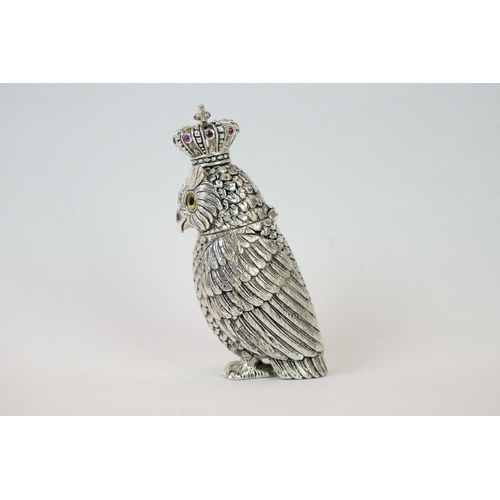 280 - Silver plated unusual vesta case in the form of a royal owl