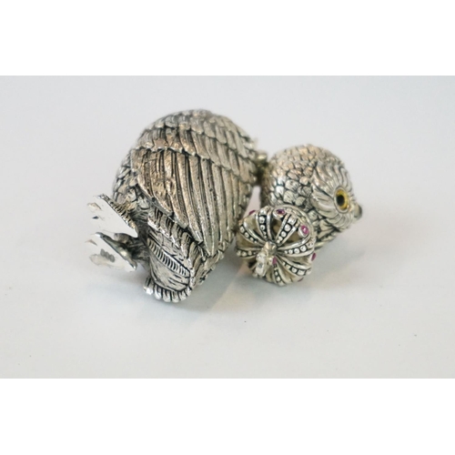 280 - Silver plated unusual vesta case in the form of a royal owl