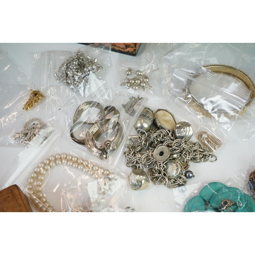 304 - Box of mixed collectables to include silver plated cutlery, trinket boxes, costume jewellery, milita... 