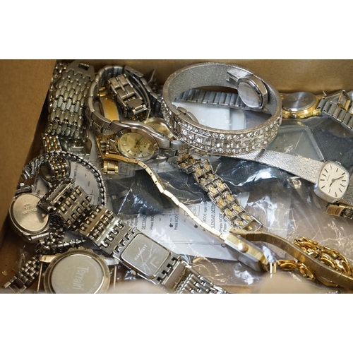 307 - Box of gents and ladies wristwatches, to include Seiko, Accurist, Lorus, Citizen etc