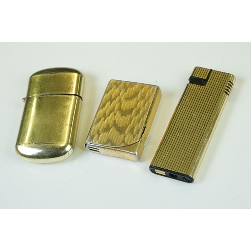 316 - A collection of pocket and table lighters to include Ronson and Zippo examples.