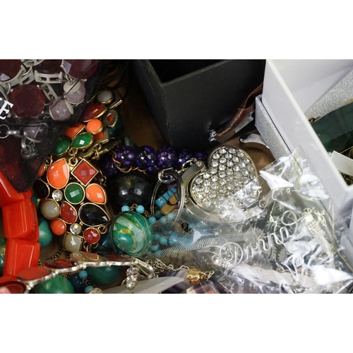 330 - Box of assorted jewellery & watches