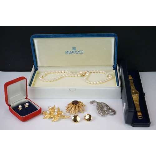 339 - A small collection of jewellery to include Mikimoto cultured pearl necklace, brooches, earrings and ... 