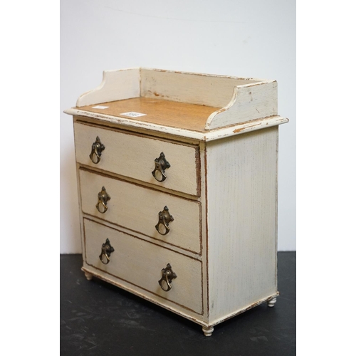 598 - Victorian oak tabletop painted three drawer chest, 32cm wide x 35cm high