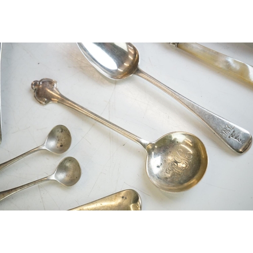 216A - A small collection of fully hallmarked sterling silver cutlery to include forks, knives and spoons.