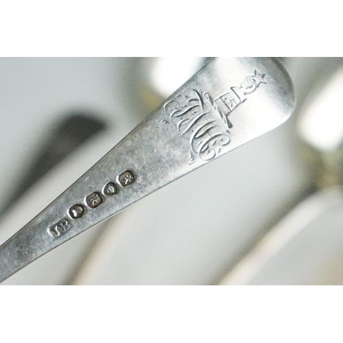 216A - A small collection of fully hallmarked sterling silver cutlery to include forks, knives and spoons.