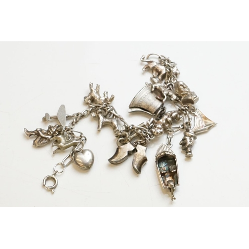 333 - A small collection of mixed jewellery to include an owl brooch, white metal oriental dragon bangle a... 