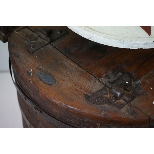 562 - Late 19th / Early 20th century Beatty Bros ' Red Star ' Washing Machine, pine with iron fittings, 58... 