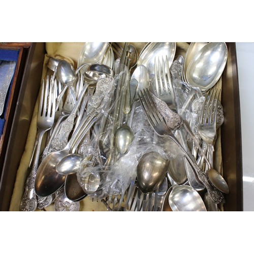 290 - A collection of mixed silver plated cutlery to include a canteen of fish knives and forks.