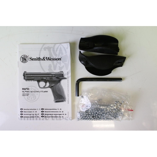 97 - A Umarex Smith & Wesson M&P 40 4.5mm Steel BB C02 Air Pistol In Original Box With Instructions. No l... 