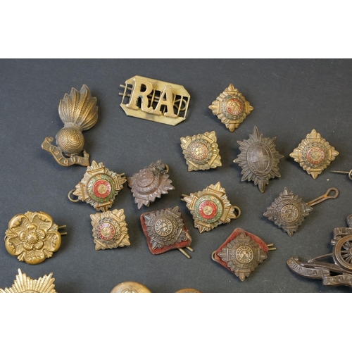 24 - A Small Collection Of British Military Issued Badges And Buttons Mostly Relating To The Royal Artill... 