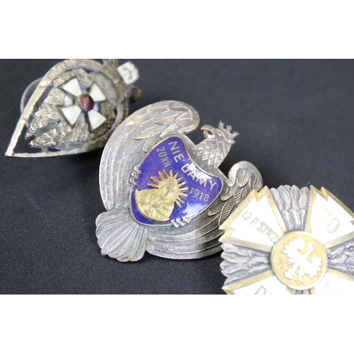 141 - A Collection Of Four World War One Era Polish Enamel Award Badges, All Complete With Screw Back Fixi... 