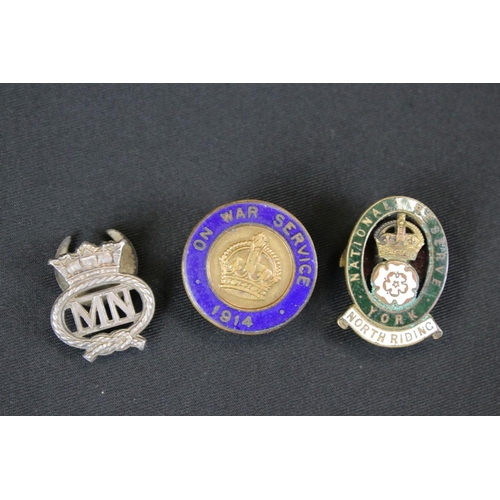 148 - A Small Group Of Military Collectables To Include Badges, Gauntlets, Goggles, Commemorative Cup And ... 