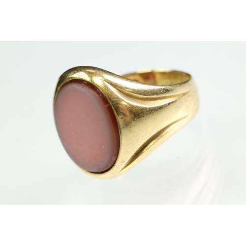 22 - Victorian carnelian 18ct yellow gold signet ring, the oval polished carnelian stone measuring approx... 
