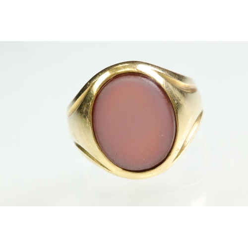 22 - Victorian carnelian 18ct yellow gold signet ring, the oval polished carnelian stone measuring approx... 