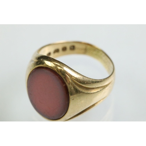 22 - Victorian carnelian 18ct yellow gold signet ring, the oval polished carnelian stone measuring approx... 