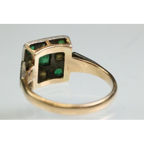 14 - Art Deco emerald and diamond 18ct yellow gold and platinum set ring, the square head set with square... 