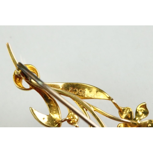 50 - Edwardian pearl 15ct yellow gold spray brooch, graduated split seed pearls, hinged pin and loop broo... 