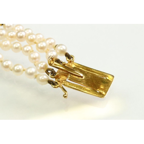 54 - Garnet and pearl 9ct yellow gold bracelet, the oval clasp set with two rows of cream cultured pearls... 