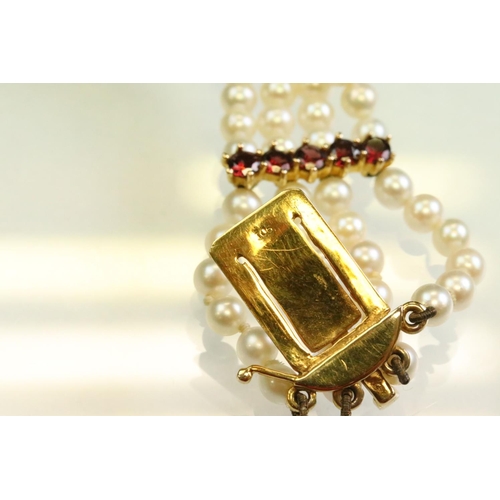 54 - Garnet and pearl 9ct yellow gold bracelet, the oval clasp set with two rows of cream cultured pearls... 