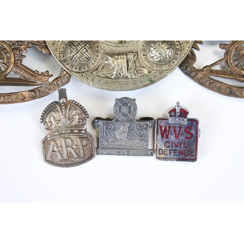 88 - A Collection Of Mainly British Military Collectables To Include Various Regimental Badges And Button... 