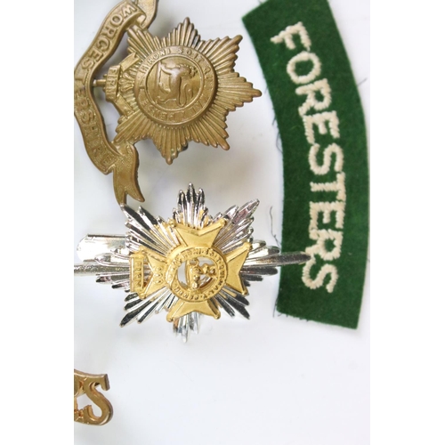 218 - A Collection Of British Military The Worcestershire And Sherwood Foresters Regiment Badges To Includ... 