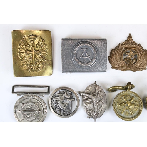 239 - A Group Of Approx Forty Pieces Of Military Collectables To Include Badges And Buckles.