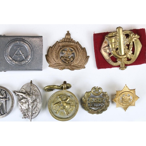 239 - A Group Of Approx Forty Pieces Of Military Collectables To Include Badges And Buckles.