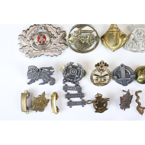 239 - A Group Of Approx Forty Pieces Of Military Collectables To Include Badges And Buckles.