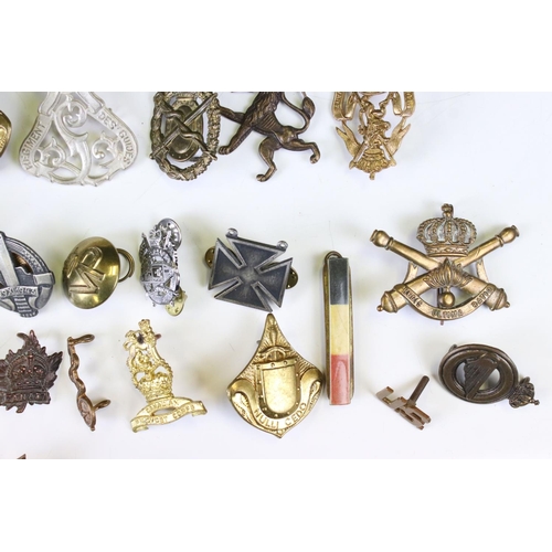 239 - A Group Of Approx Forty Pieces Of Military Collectables To Include Badges And Buckles.