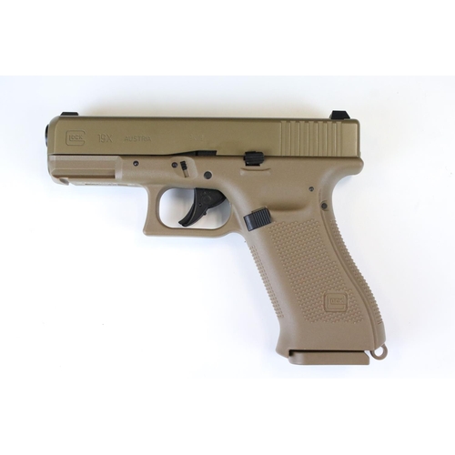 109 - A Glock 19X 4.5mm / .177 Cal C02 Powered BB Air Pistol. No licence required to buy this item, purcha... 