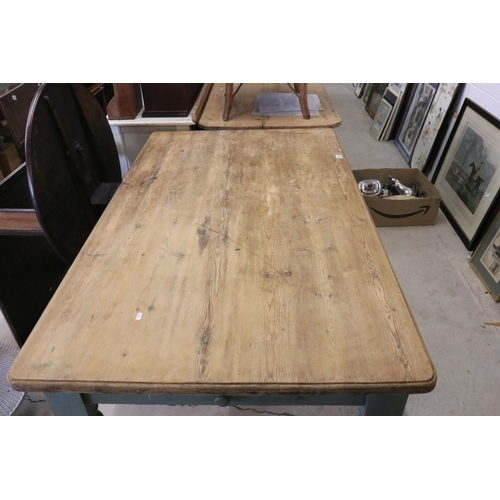 552 - Pine farmhouse scrub top kitchen table with drawer and turned legs, 152cm long x 91cm wide x 78cm hi... 