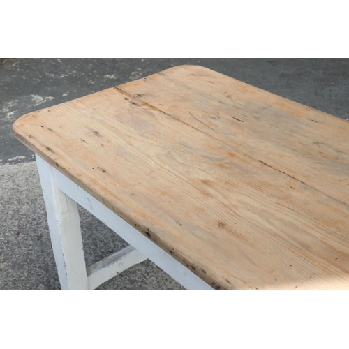 558 - 19th century Large Pine Country House Scullery Preparation Table raised on a painted base with four ... 